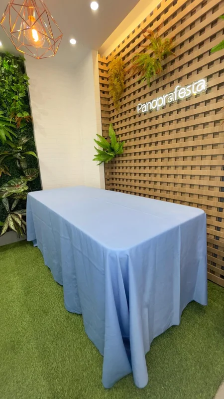 Toalha buffet Retangular de Oxford Azul Bebê medindo 2m x 3m