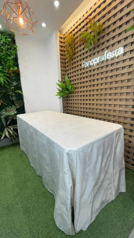 Toalha buffet Retangular de Jackard off White medindo 2m x 3m