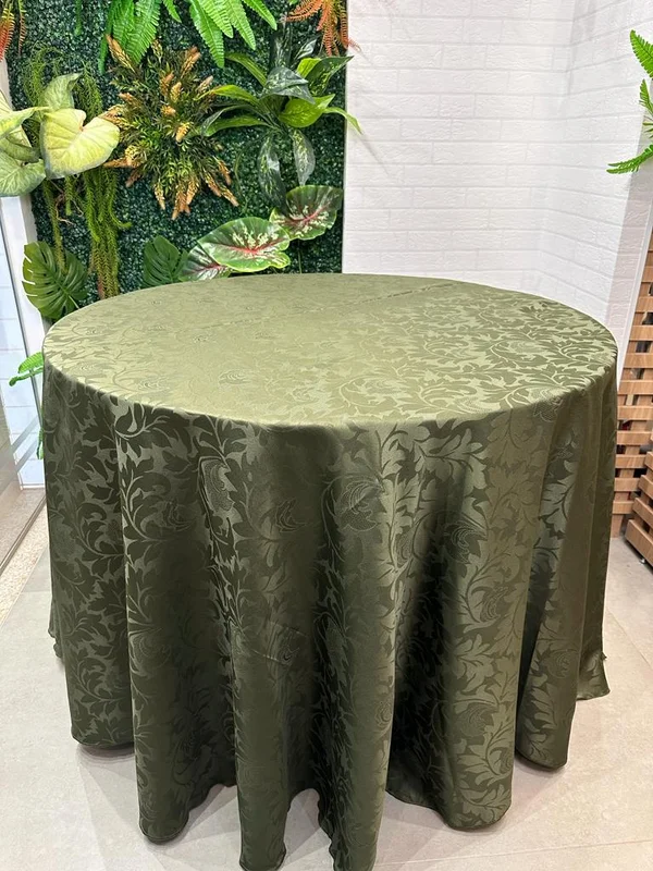 Toalha Redonda de Jackard verde musgo medindo 2,80m de diâmetro
