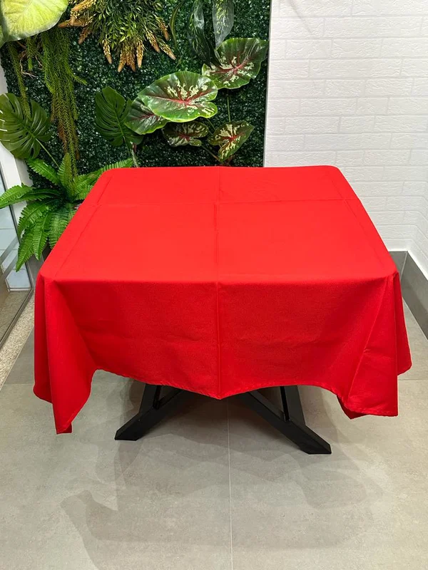 Toalha Quadrada de Oxford Vermelho medindo 1,50m x 1,50m 
