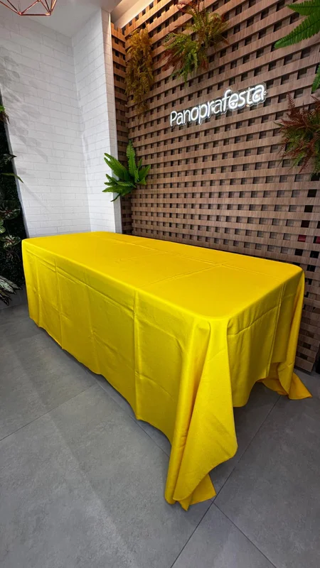 Toalha buffet Retangular de Oxford Amarelo Ouro medindo 2m x 3m