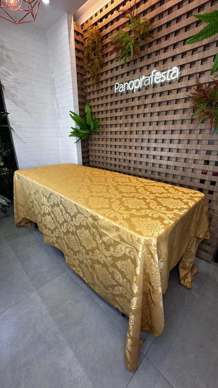 Toalha buffet Retangular de Jackard Dourado medindo 2m x 3m