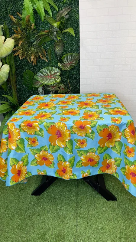 Toalha Floral Quadrada de Chita Azul Tropical medindo 1,50m x 1,50m 