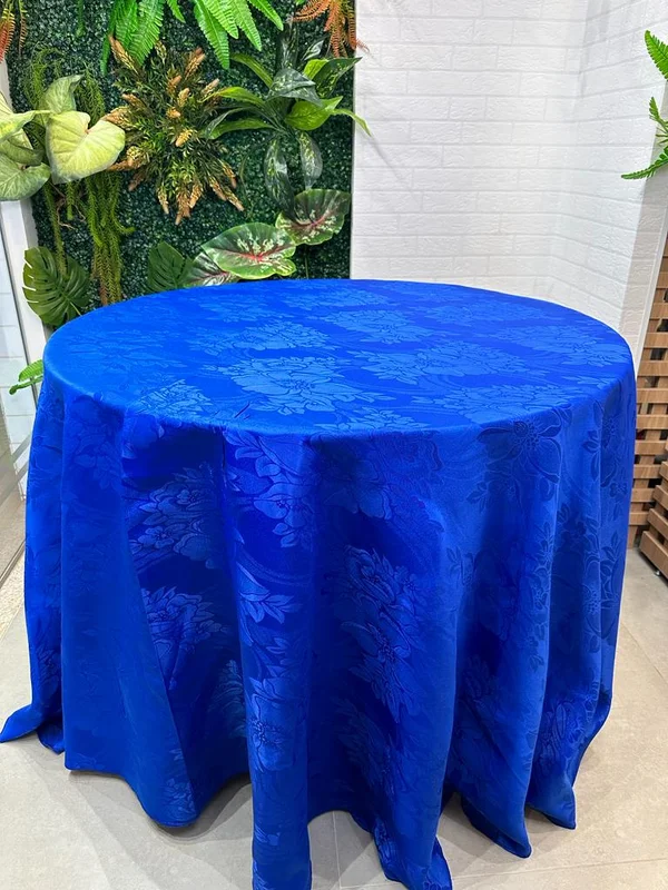 Toalha Redonda de Jackard Azul Royal medindo 2,80m de diâmetro