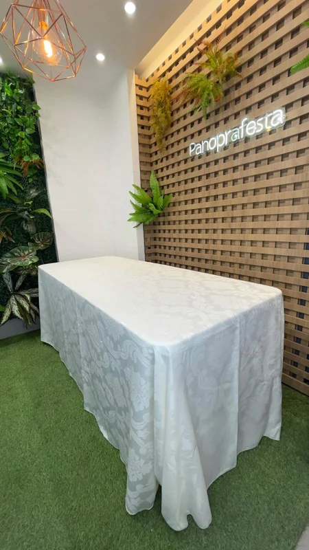 Toalha buffet Retangular de Jackard Marfim medindo 2m x 3m