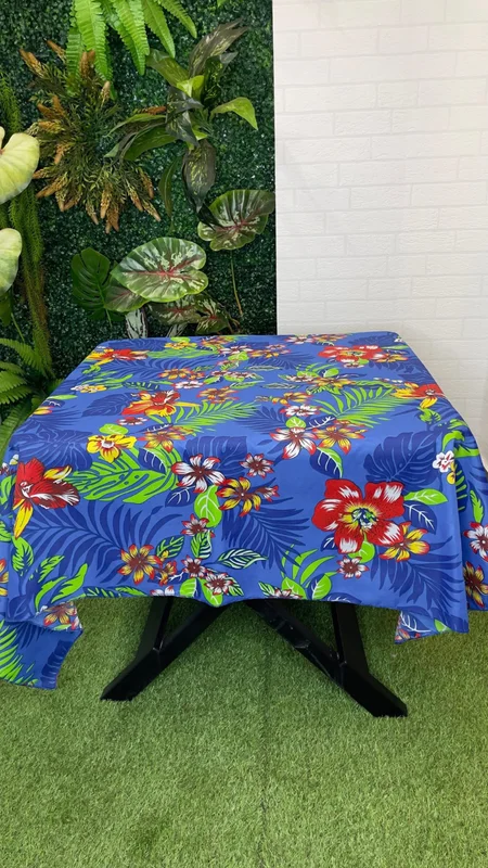 Toalha Floral Quadrada de Chita Azul celeste medindo 1,50m x 1,50m 